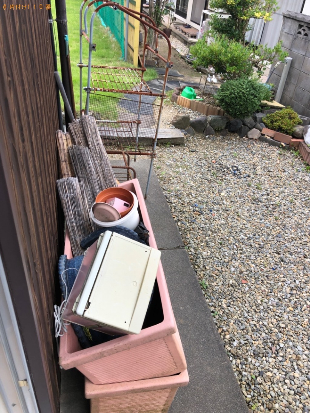 テーブル、ラック、掃除機、園芸用品、衣類、衣装ケース等の回収